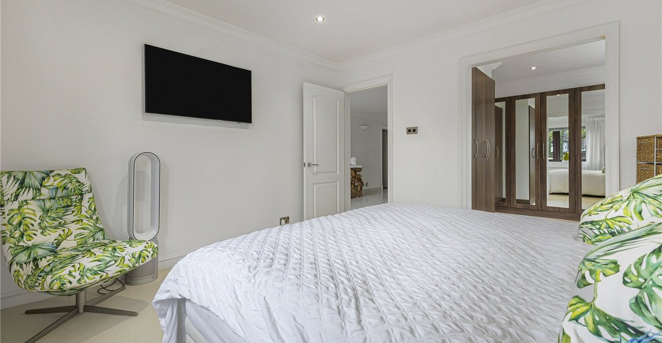 4 bedroom bungalow for sale in Rainham | Robinson Michael & Jackson