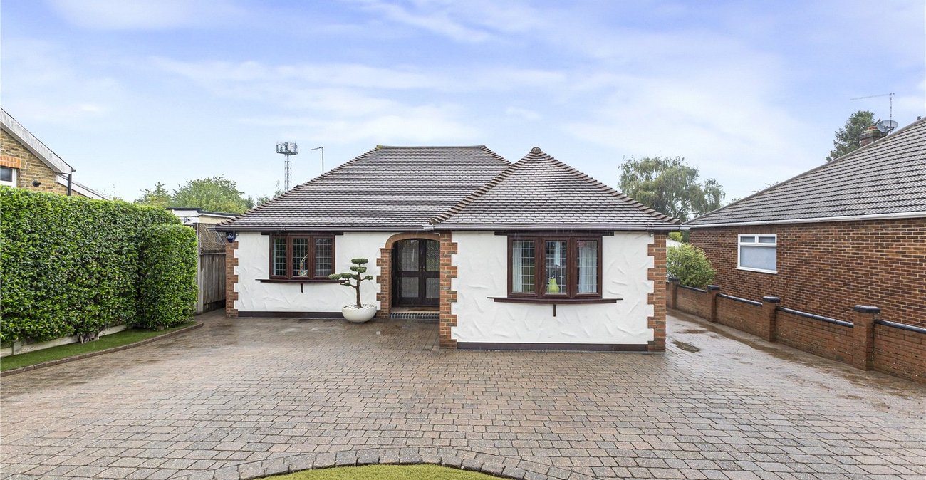 4 bedroom bungalow for sale in Rainham | Robinson Michael & Jackson