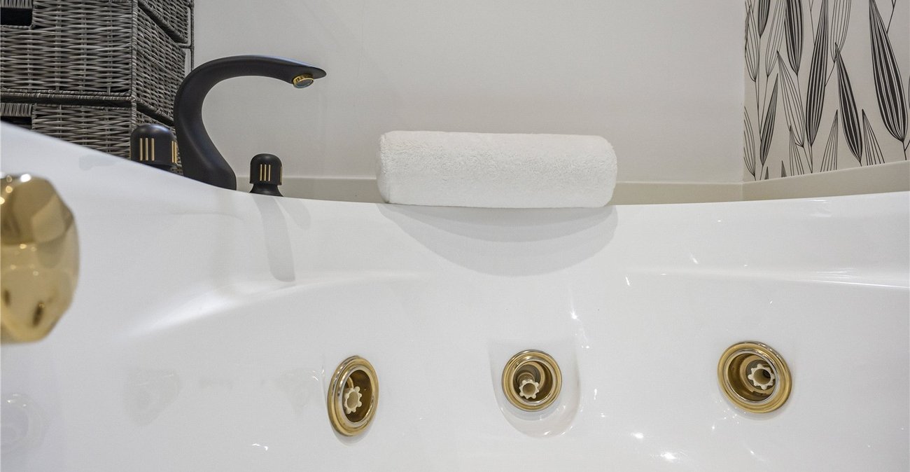4 bedroom bungalow for sale in Rainham | Robinson Michael & Jackson
