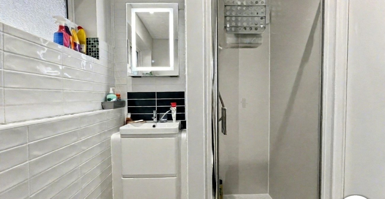 3 bedroom house for sale in Rochester | Robinson Michael & Jackson