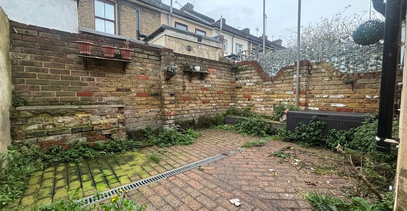 2 bedroom house for sale in Gravesend | Robinson Michael & Jackson