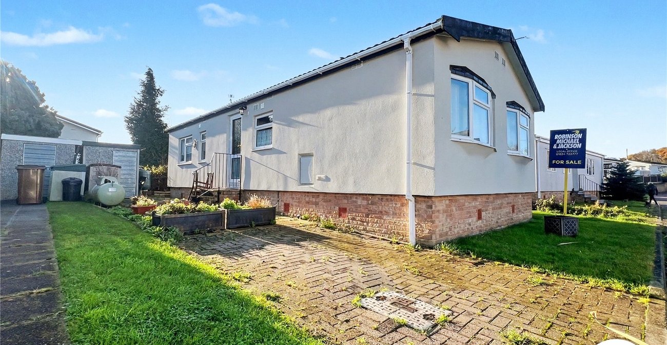 2 bedroom bungalow for sale in Vicarage Lane | Robinson Michael & Jackson