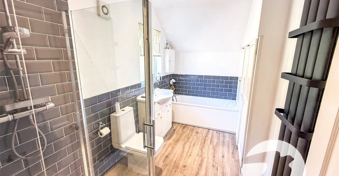 3 bedroom house for sale in London | Robinson Jackson