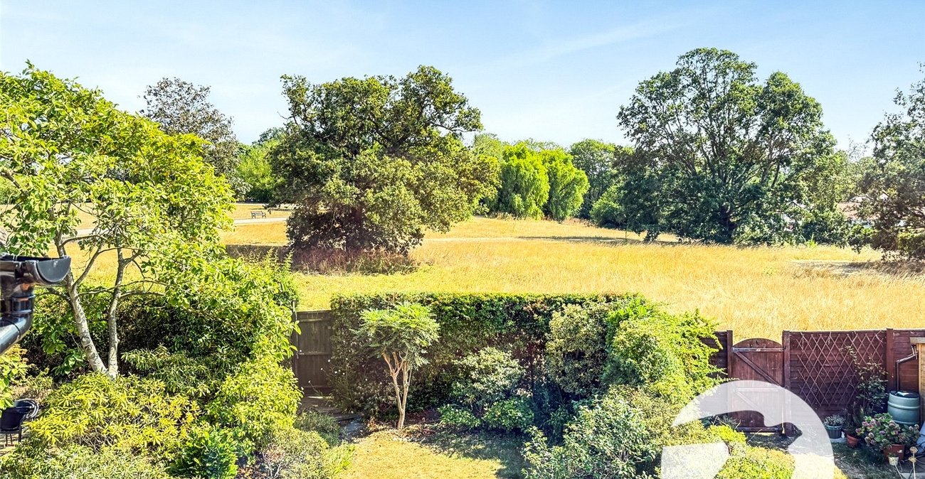 3 bedroom house for sale in London | Robinson Jackson