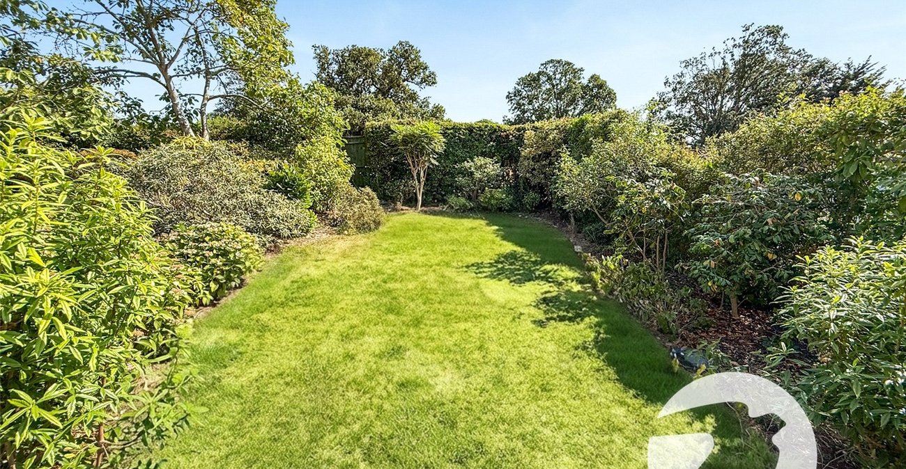 3 bedroom house for sale in London | Robinson Jackson