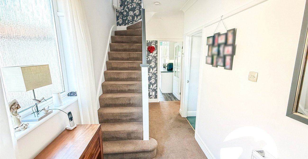 3 bedroom house for sale in London | Robinson Jackson