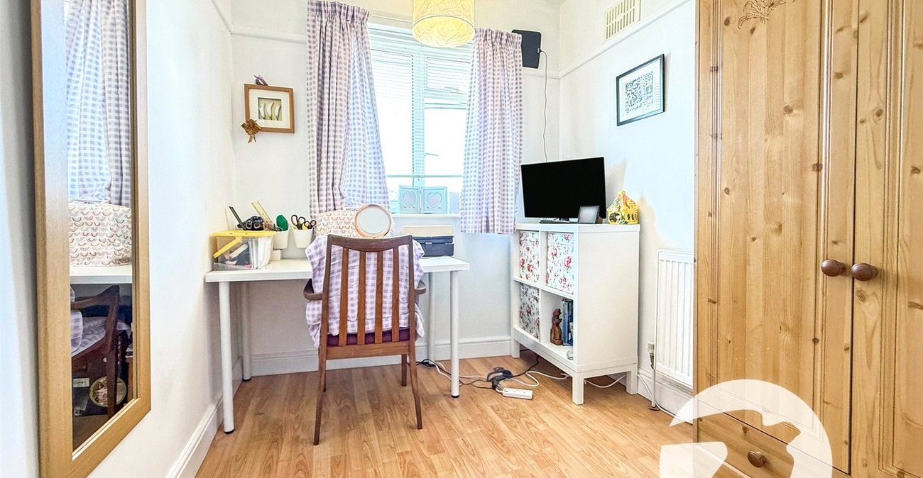 3 bedroom house for sale in London | Robinson Jackson
