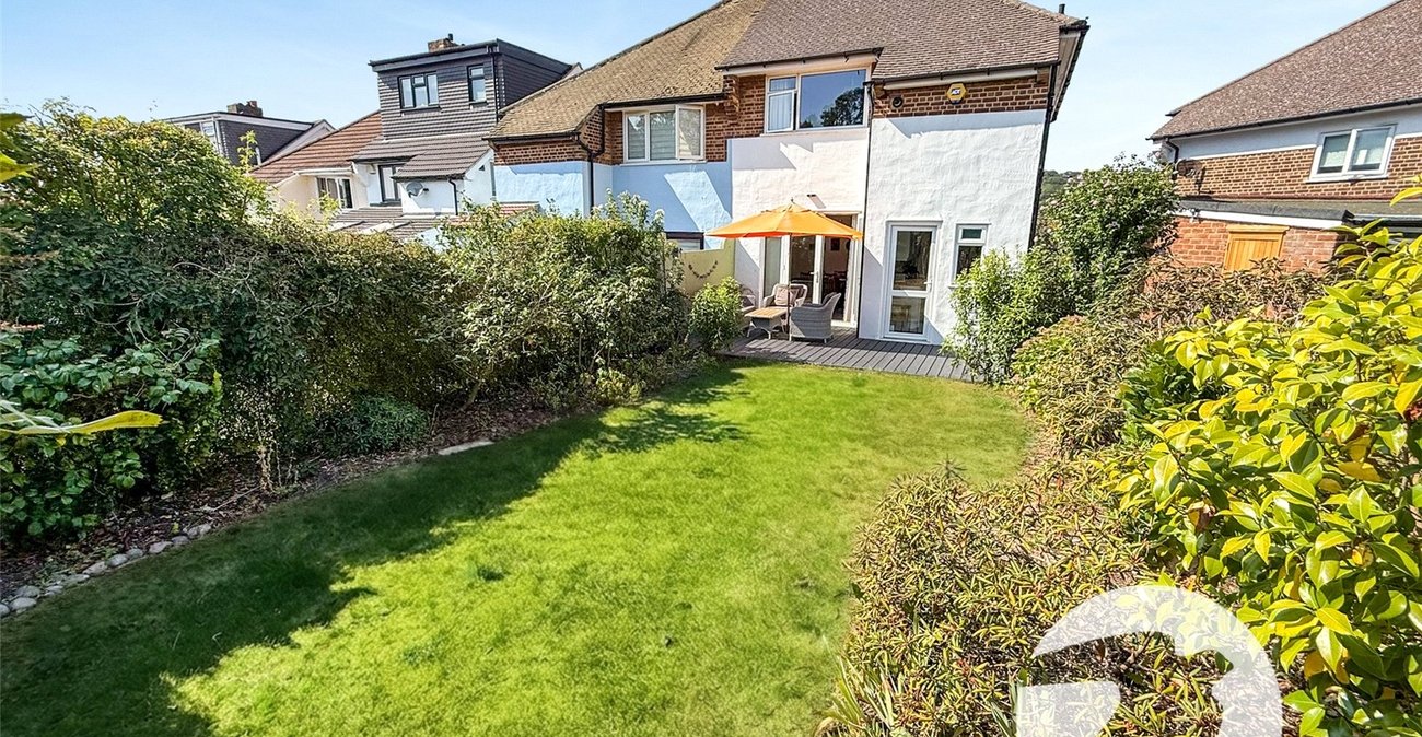 3 bedroom house for sale in London | Robinson Jackson