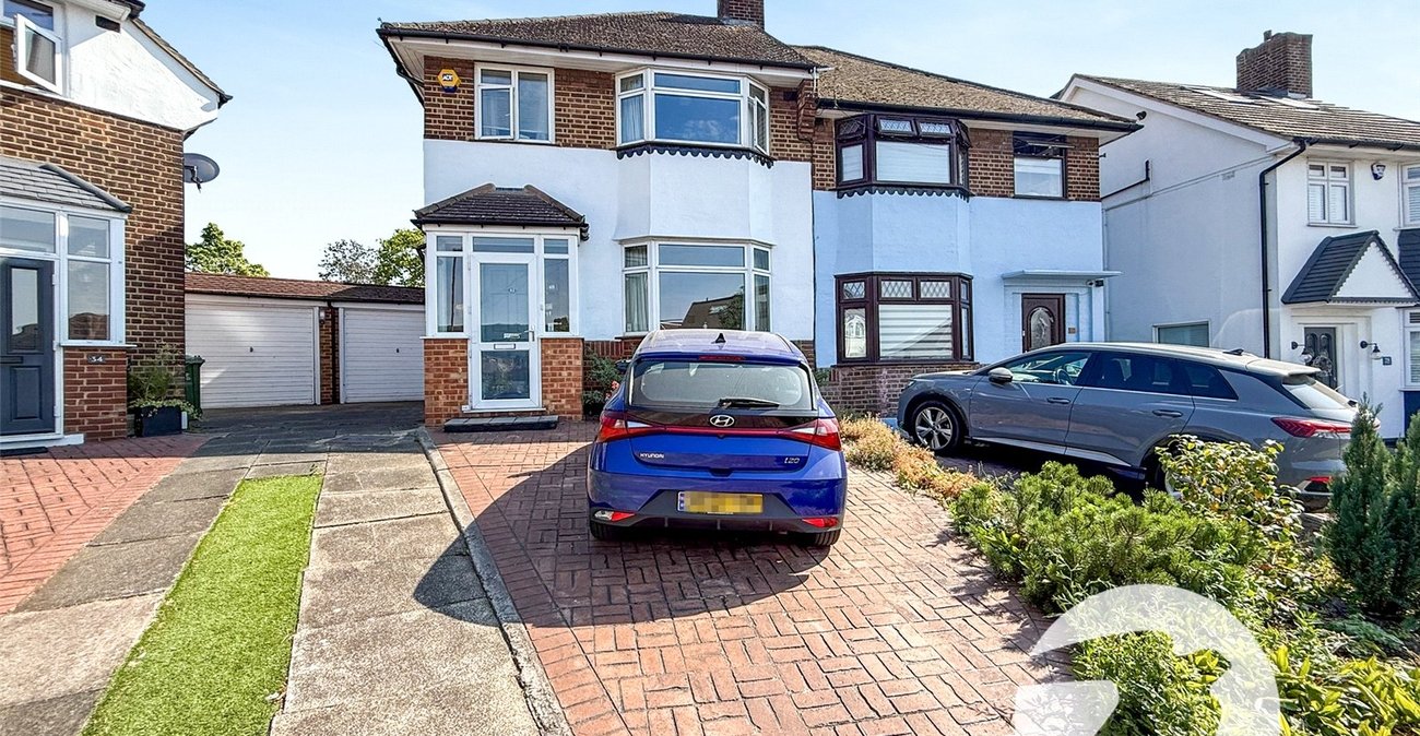 3 bedroom house for sale in London | Robinson Jackson