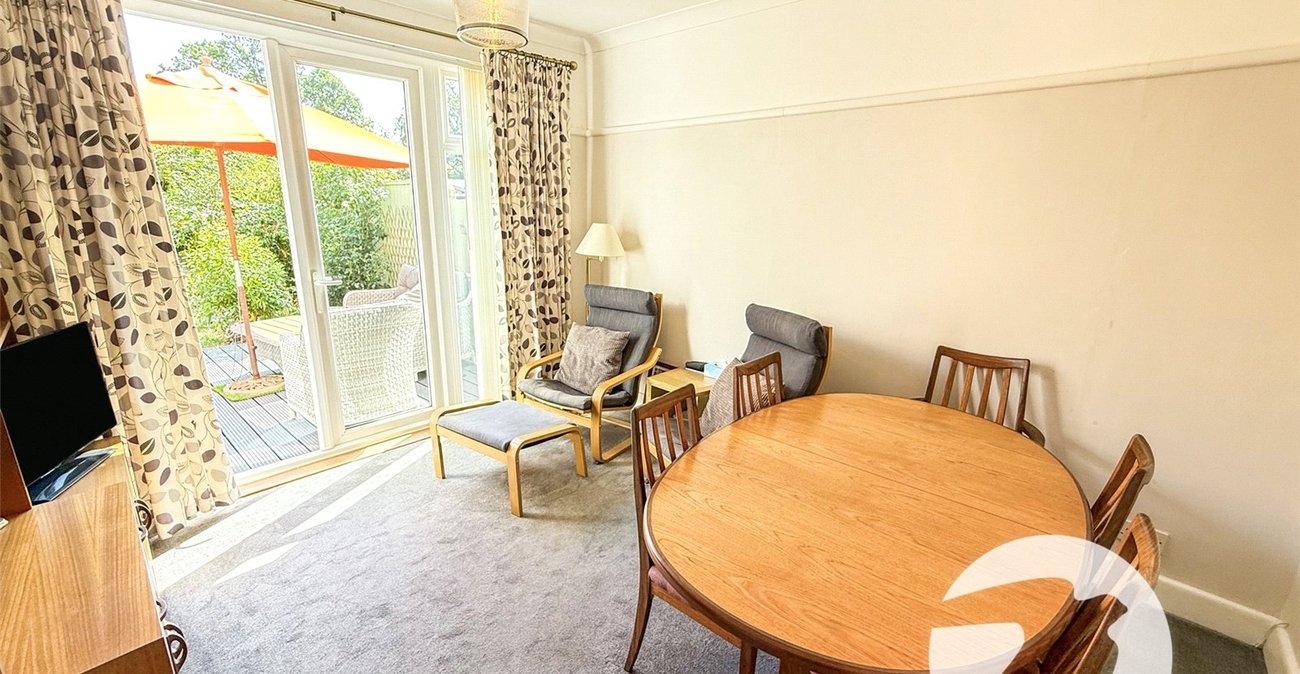 3 bedroom house for sale in London | Robinson Jackson