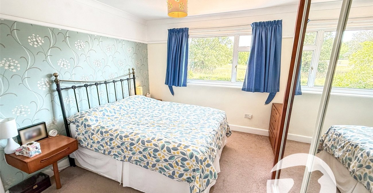 3 bedroom house for sale in London | Robinson Jackson