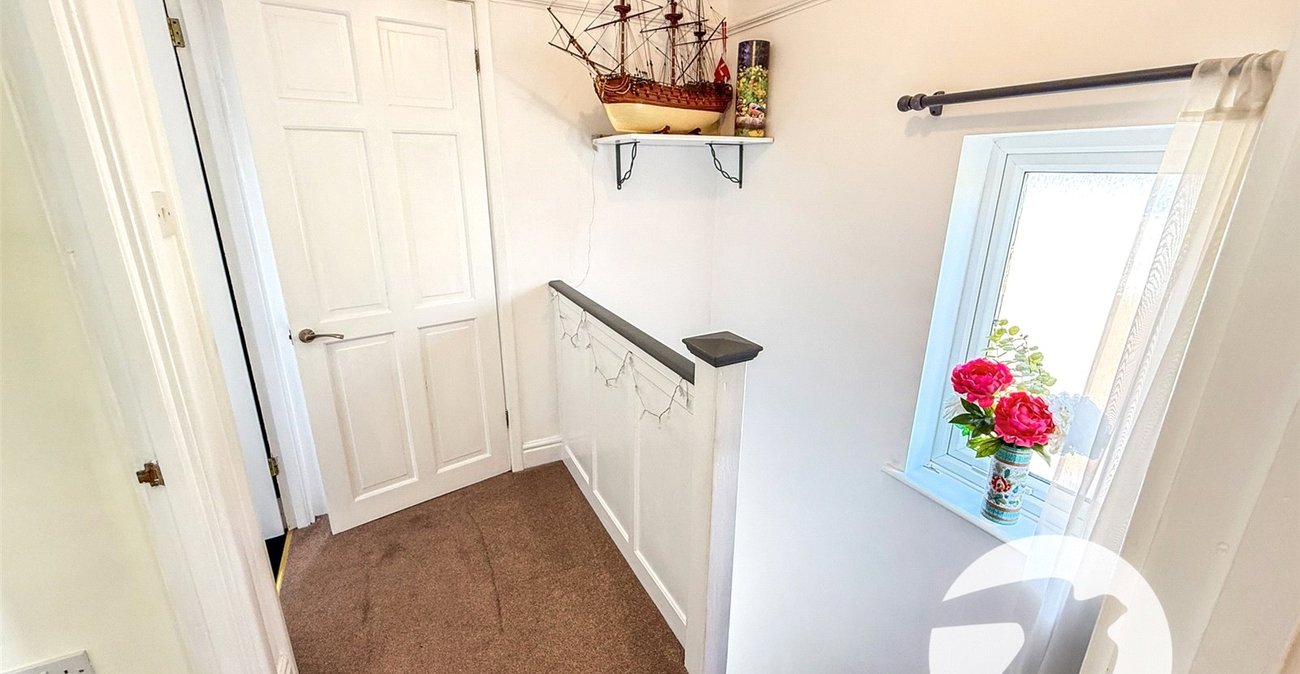 3 bedroom house for sale in London | Robinson Jackson