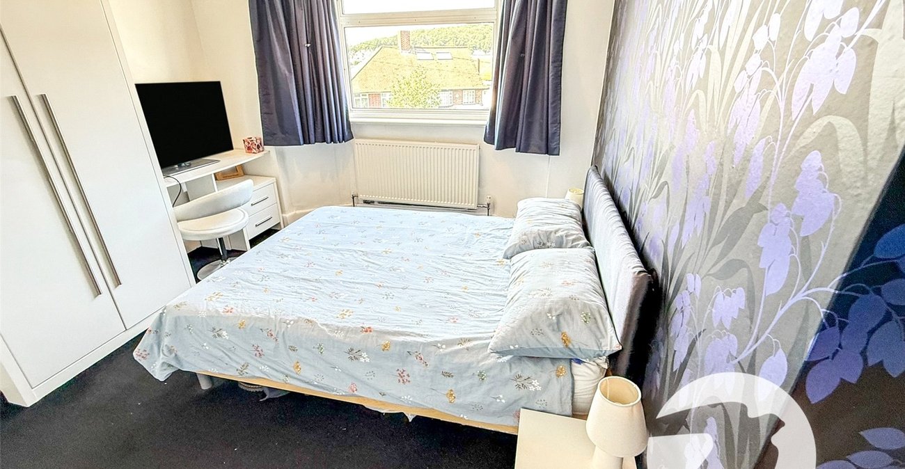 3 bedroom house for sale in London | Robinson Jackson