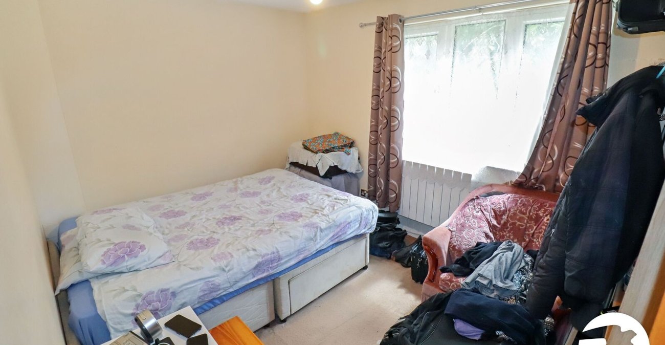 2 bedroom house for sale in London | Robinson Jackson