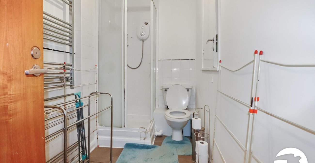 2 bedroom house for sale in London | Robinson Jackson