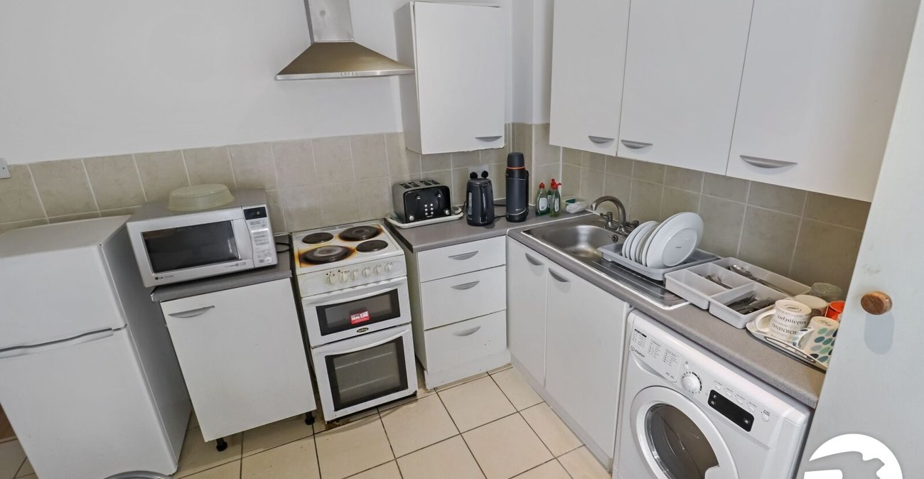 2 bedroom house for sale in London | Robinson Jackson