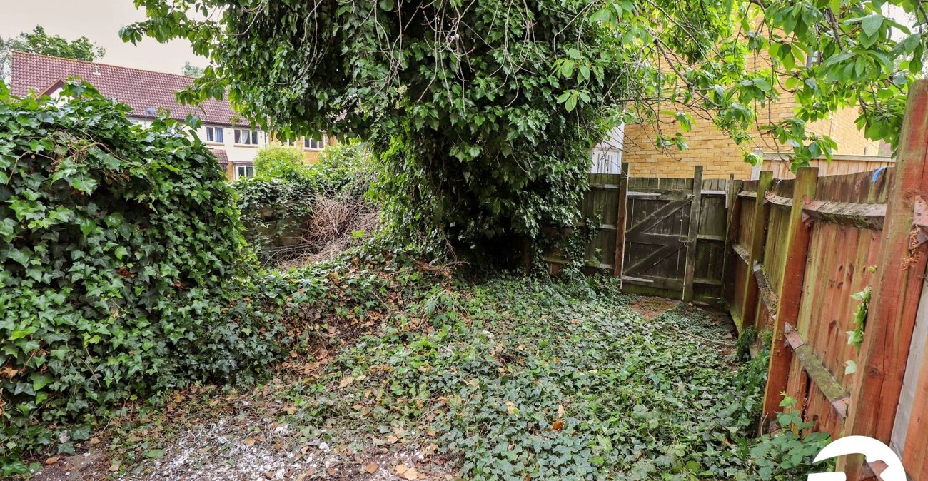 2 bedroom house for sale in London | Robinson Jackson