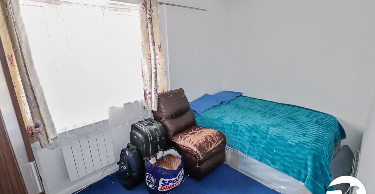 2 bedroom house for sale in London | Robinson Jackson