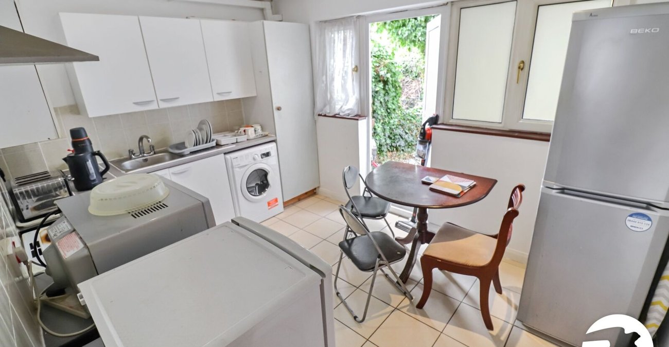 2 bedroom house for sale in London | Robinson Jackson