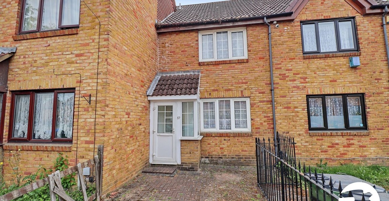2 bedroom house for sale in London | Robinson Jackson
