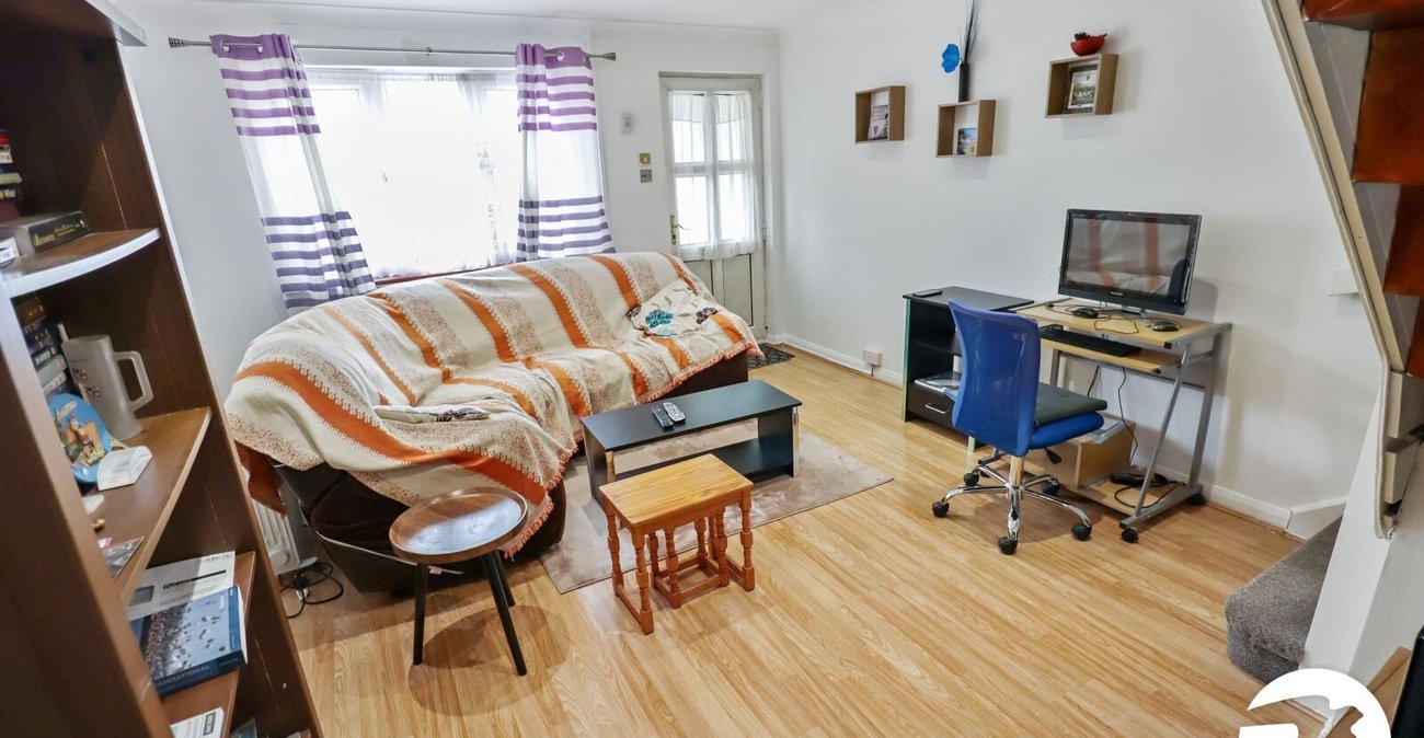 2 bedroom house for sale in London | Robinson Jackson