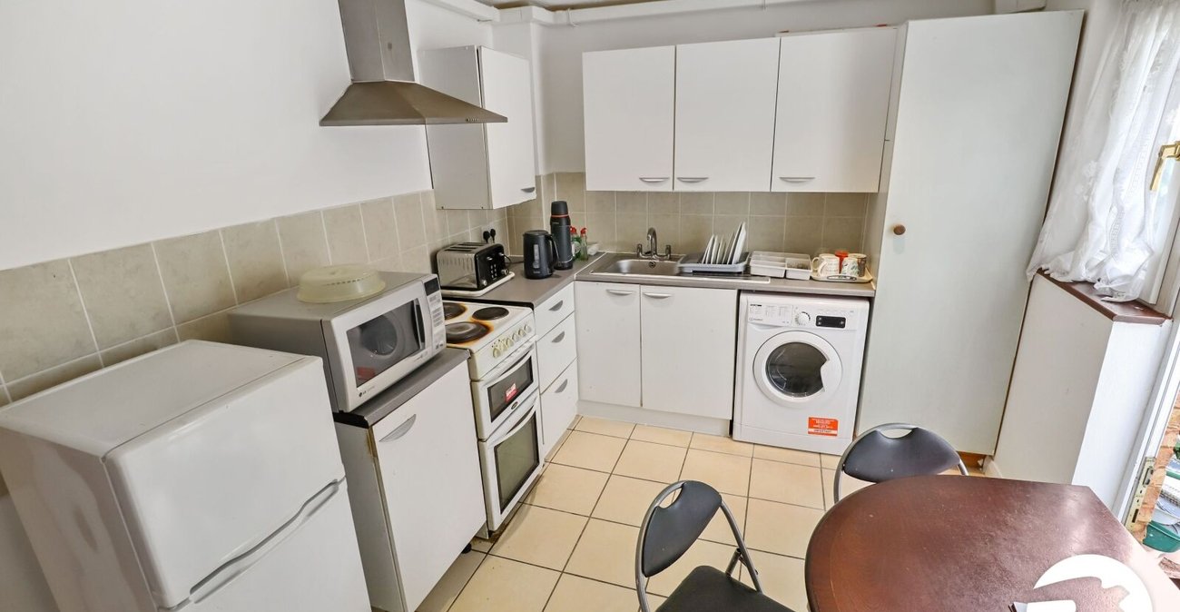 2 bedroom house for sale in London | Robinson Jackson