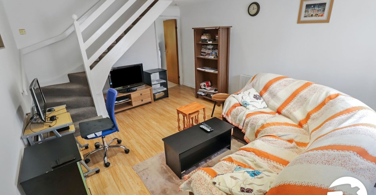 2 bedroom house for sale in London | Robinson Jackson