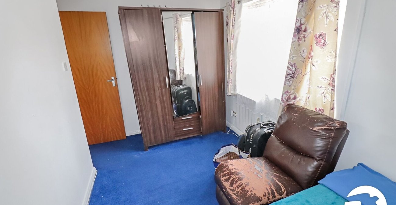 2 bedroom house for sale in London | Robinson Jackson