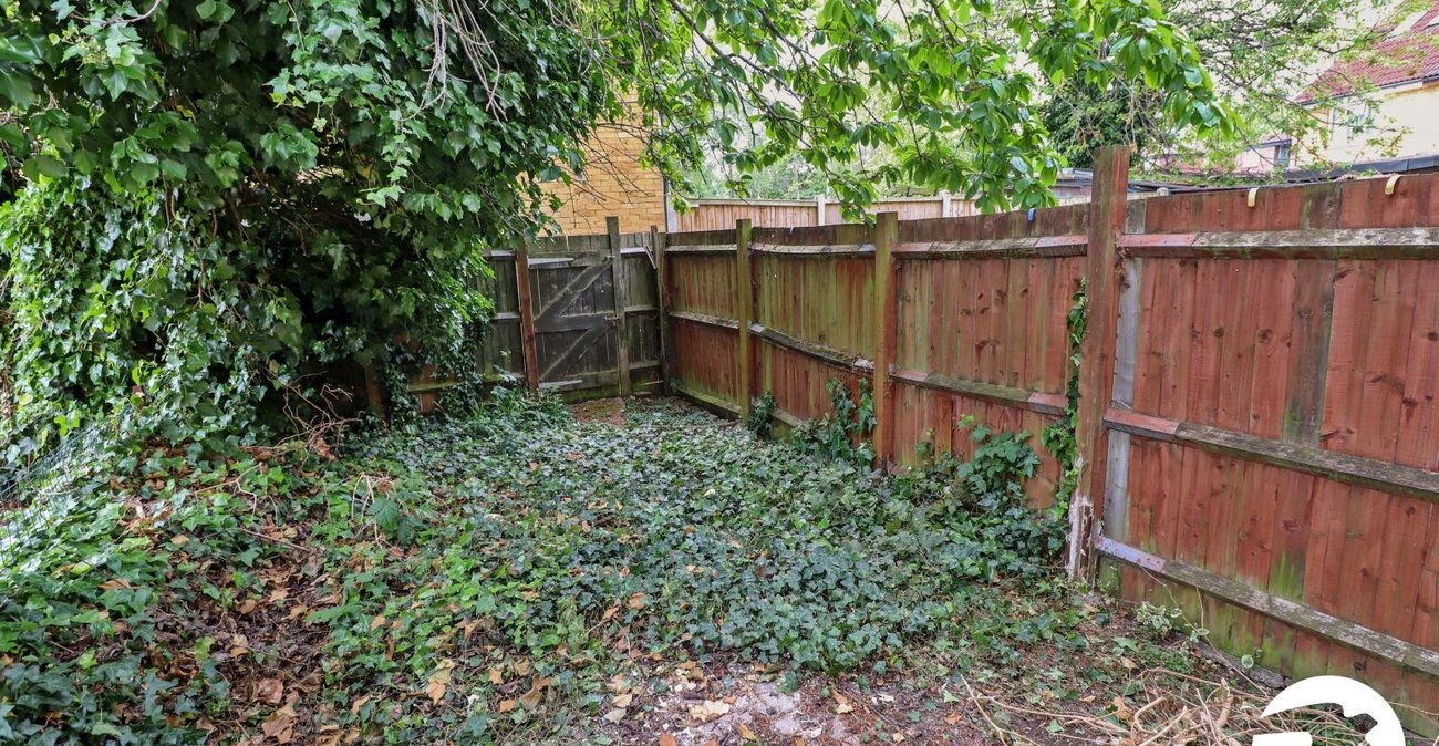 2 bedroom house for sale in London | Robinson Jackson