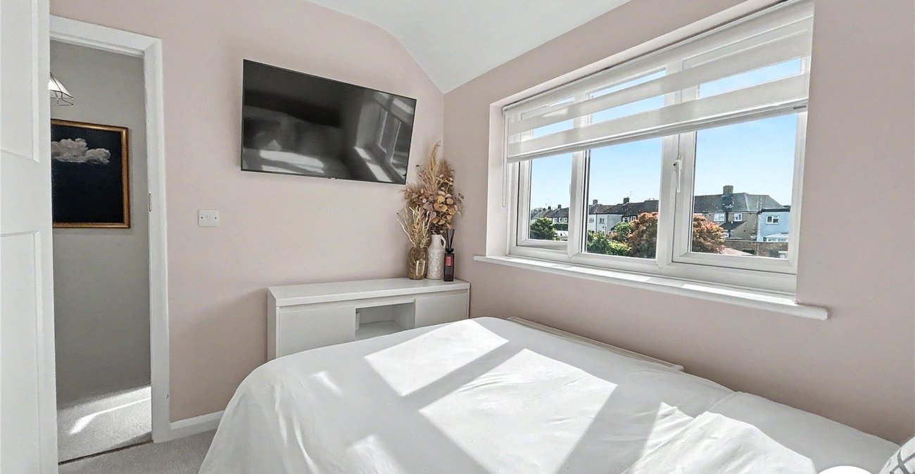 3 bedroom house for sale in Sidcup | Robinson Jackson