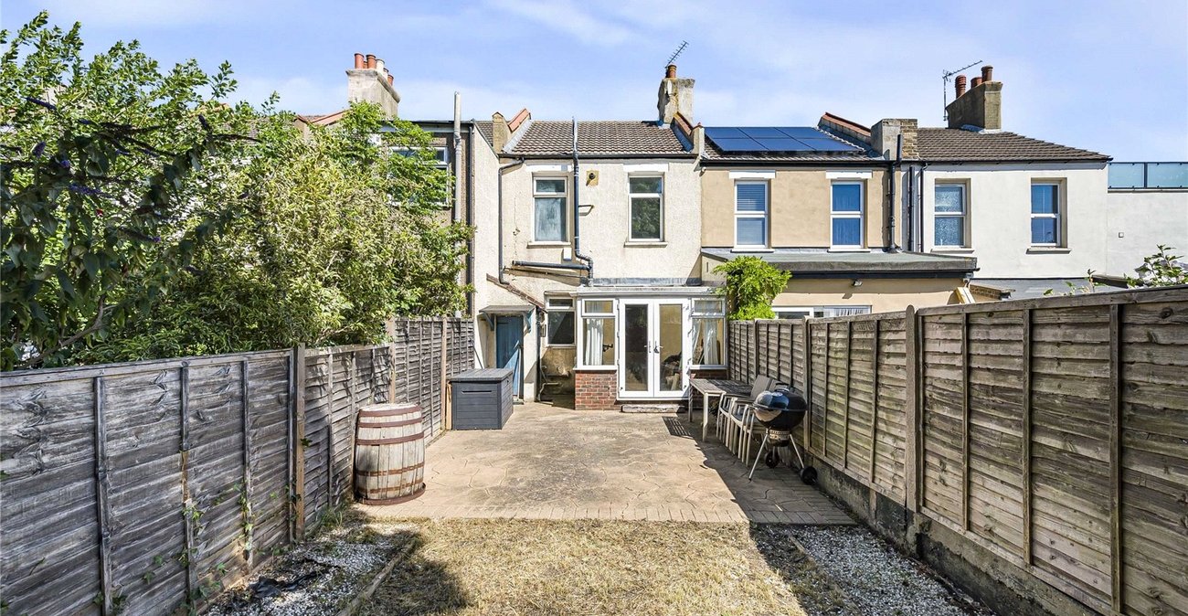 2 bedroom house for sale in Welling | Robinson Jackson