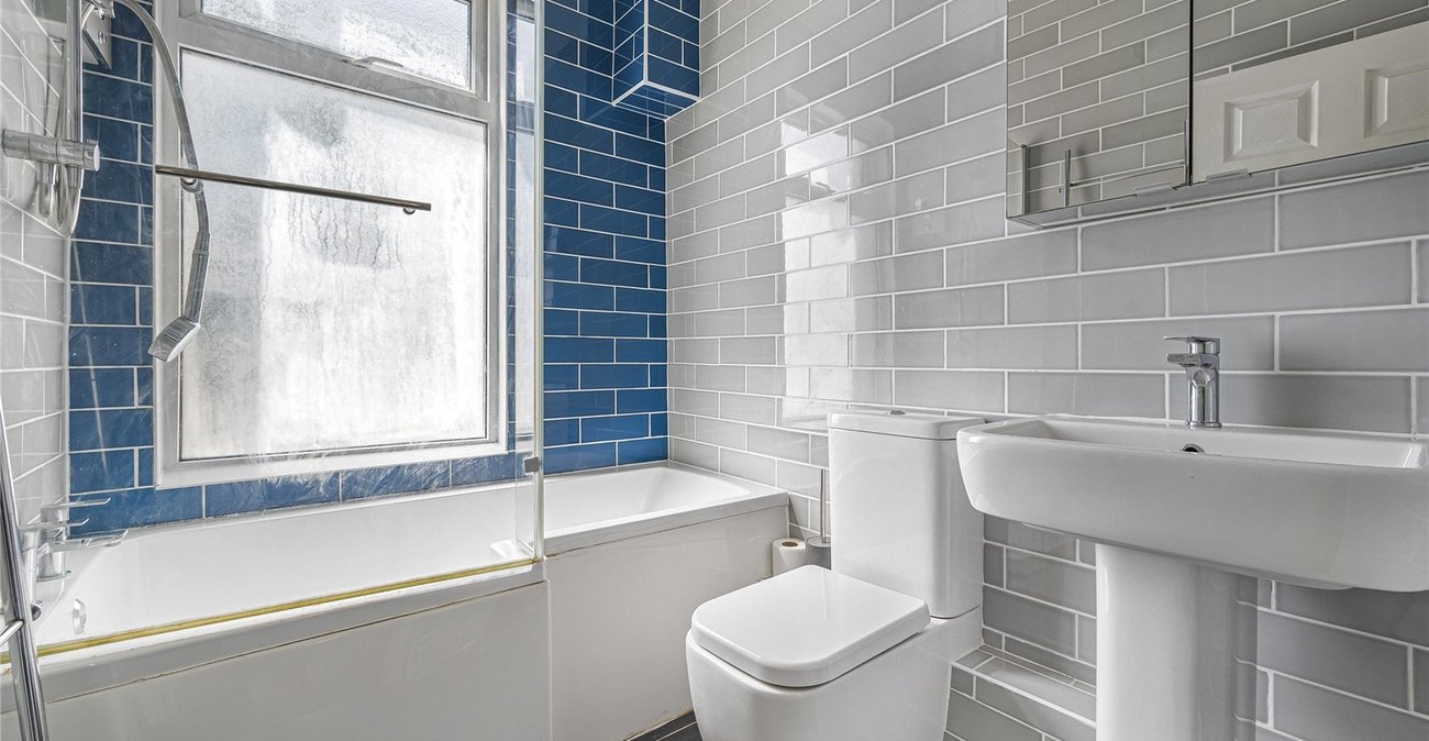 2 bedroom house for sale in Welling | Robinson Jackson