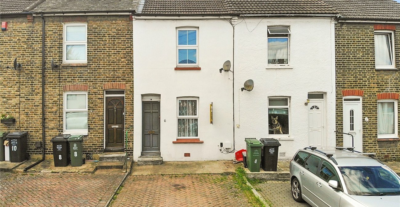 2 bedroom house for sale in Swanscombe | Robinson Jackson