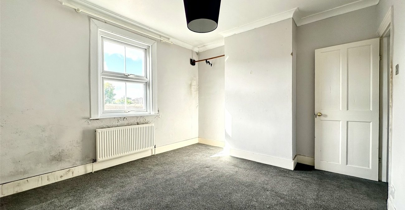 2 bedroom house for sale in Swanscombe | Robinson Jackson