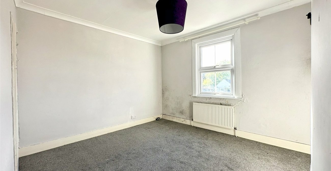 2 bedroom house for sale in Swanscombe | Robinson Jackson