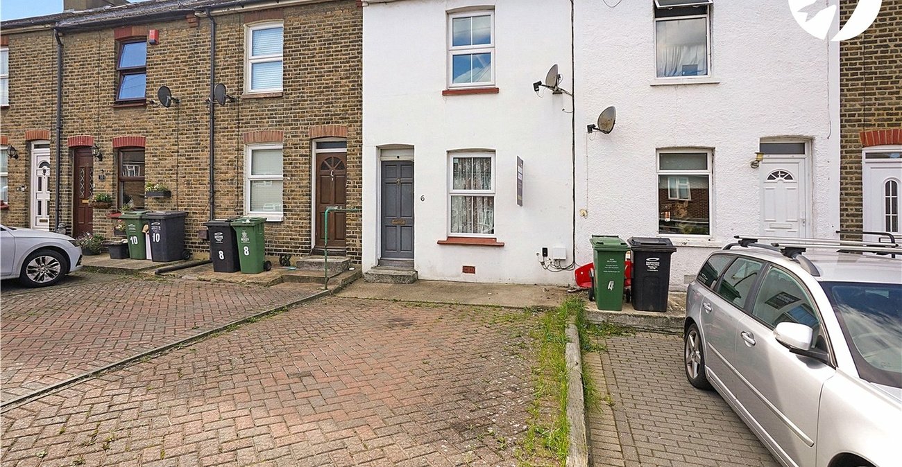 2 bedroom house for sale in Swanscombe | Robinson Jackson