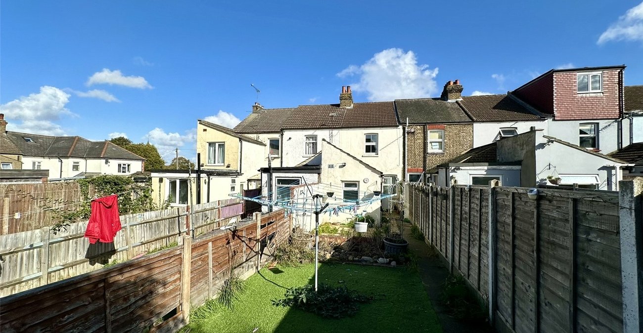 2 bedroom house for sale in Swanscombe | Robinson Jackson