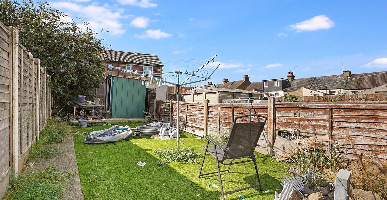 2 bedroom house for sale in Swanscombe | Robinson Jackson