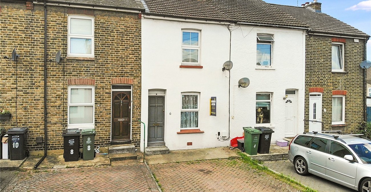 2 bedroom house for sale in Swanscombe | Robinson Jackson