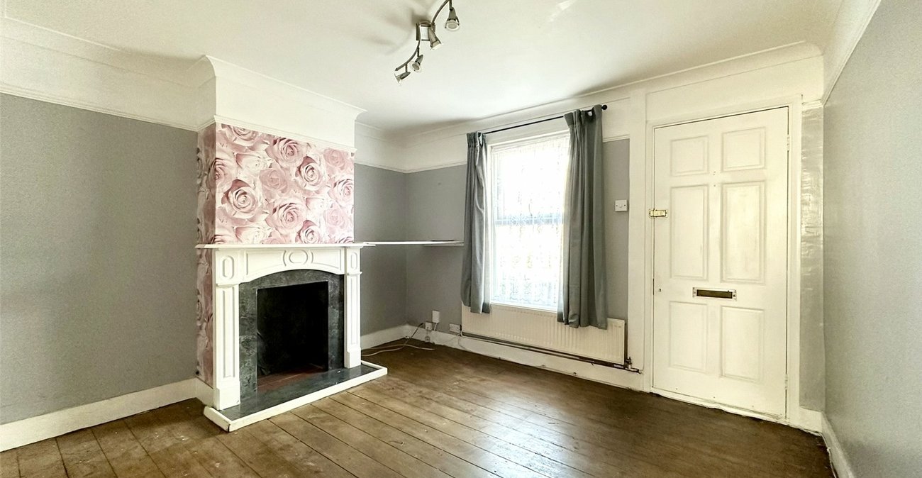 2 bedroom house for sale in Swanscombe | Robinson Jackson