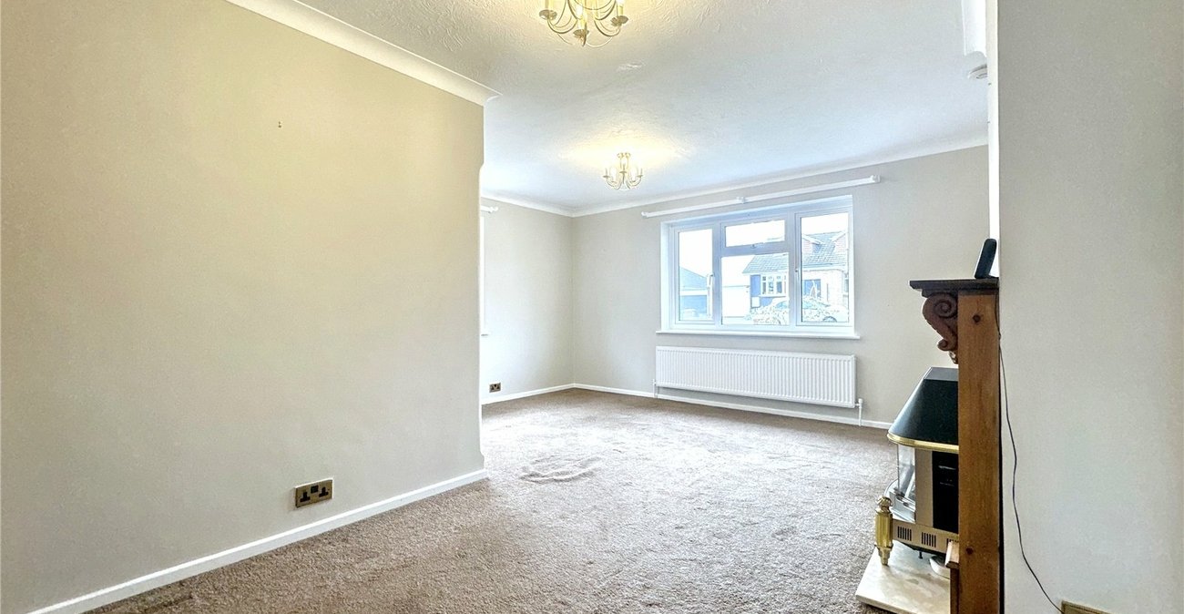 1 bedroom bungalow for sale in Rainham | Robinson Michael & Jackson