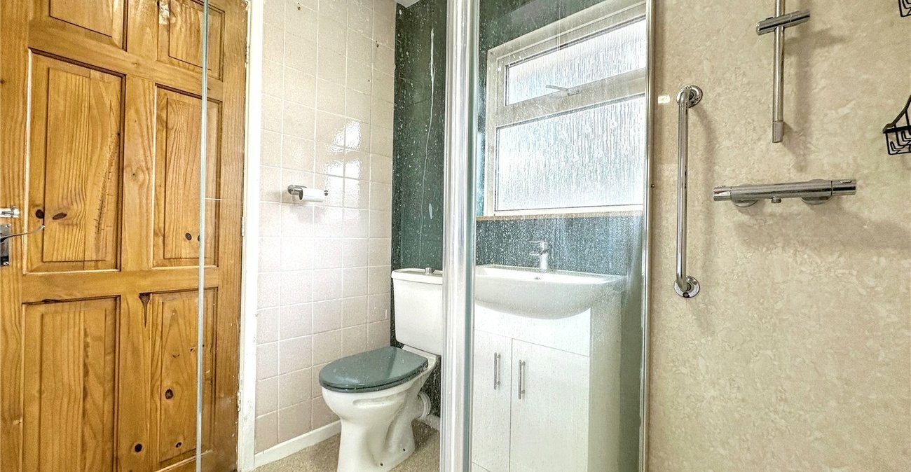 1 bedroom bungalow for sale in Rainham | Robinson Michael & Jackson