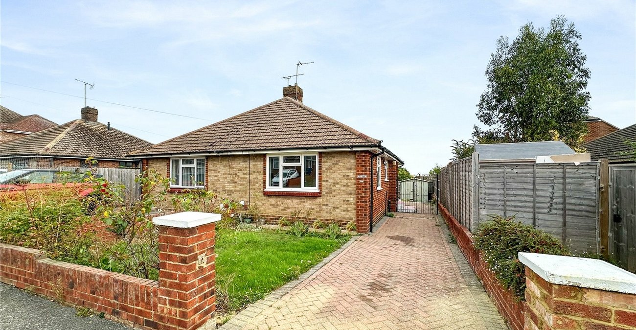 1 bedroom bungalow for sale in Rainham | Robinson Michael & Jackson