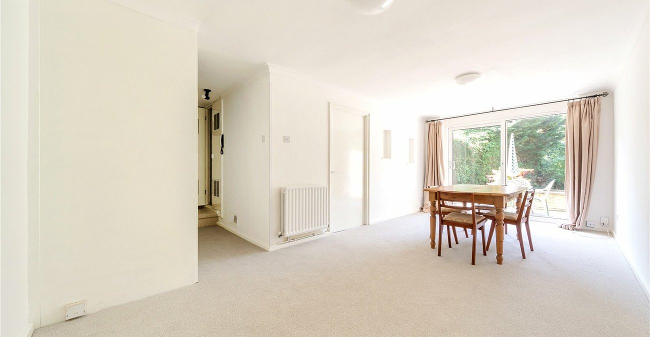 2 bedroom property for sale in London | Robinson Jackson