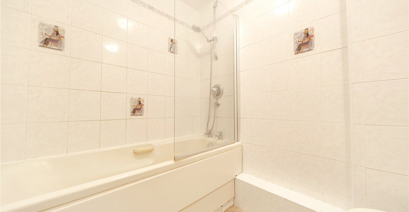 2 bedroom property for sale in London | Robinson Jackson