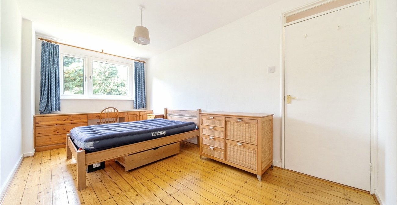 2 bedroom property for sale in London | Robinson Jackson