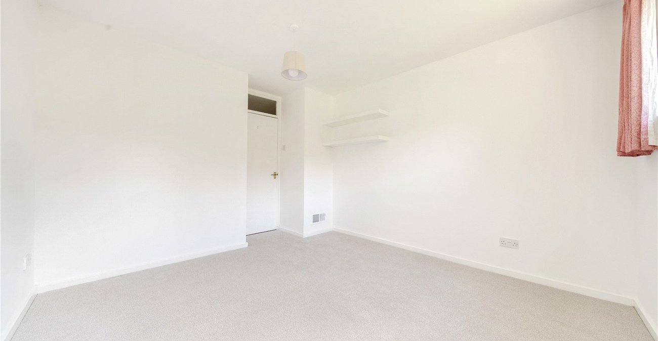 2 bedroom property for sale in London | Robinson Jackson