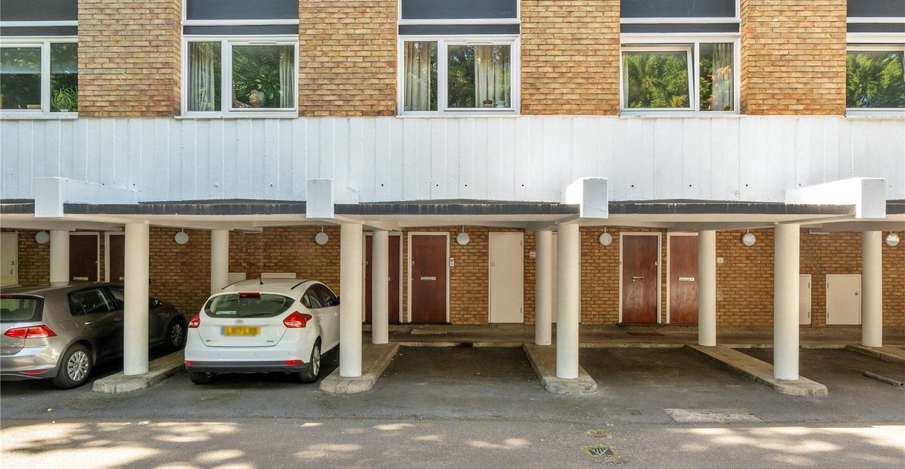 2 bedroom property for sale in London | Robinson Jackson