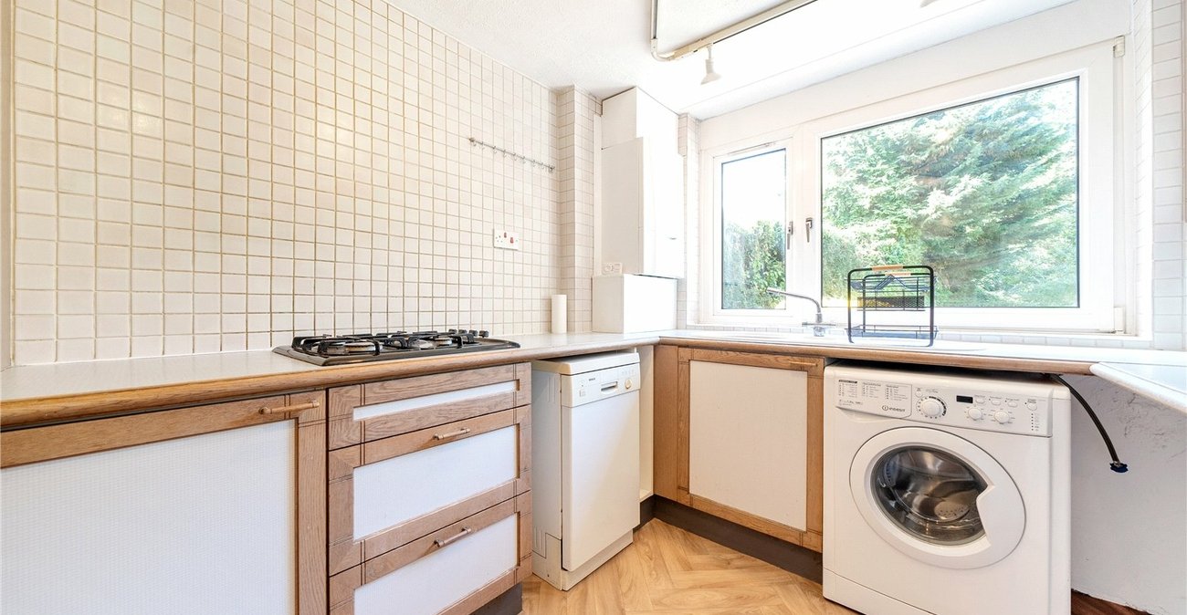 2 bedroom property for sale in London | Robinson Jackson