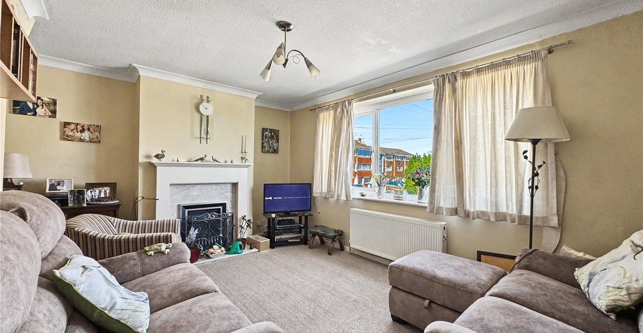 4 bedroom property for sale in Rainham | Robinson Michael & Jackson